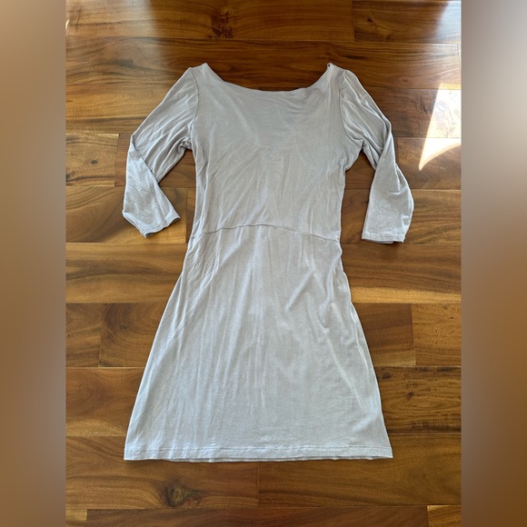 Florencia Arias nude/mauve 3/4 sleeve V back mini dress - size M - Picture 1 of 2